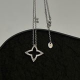 LV NECKLACE במלאי