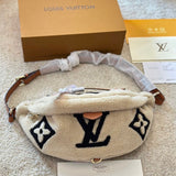 LV POUCH