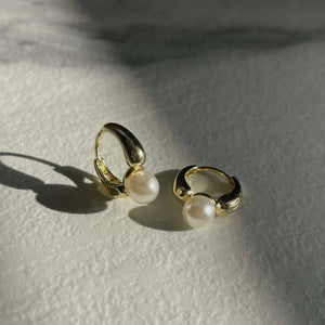 PEARL HOOPS GOLD